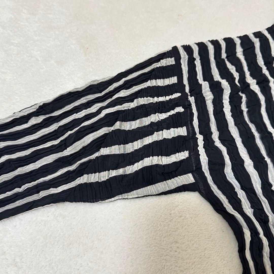 ISSEY MIYAKE プリーツ　バイカラー　ストライプ　ブラック　ホワイト