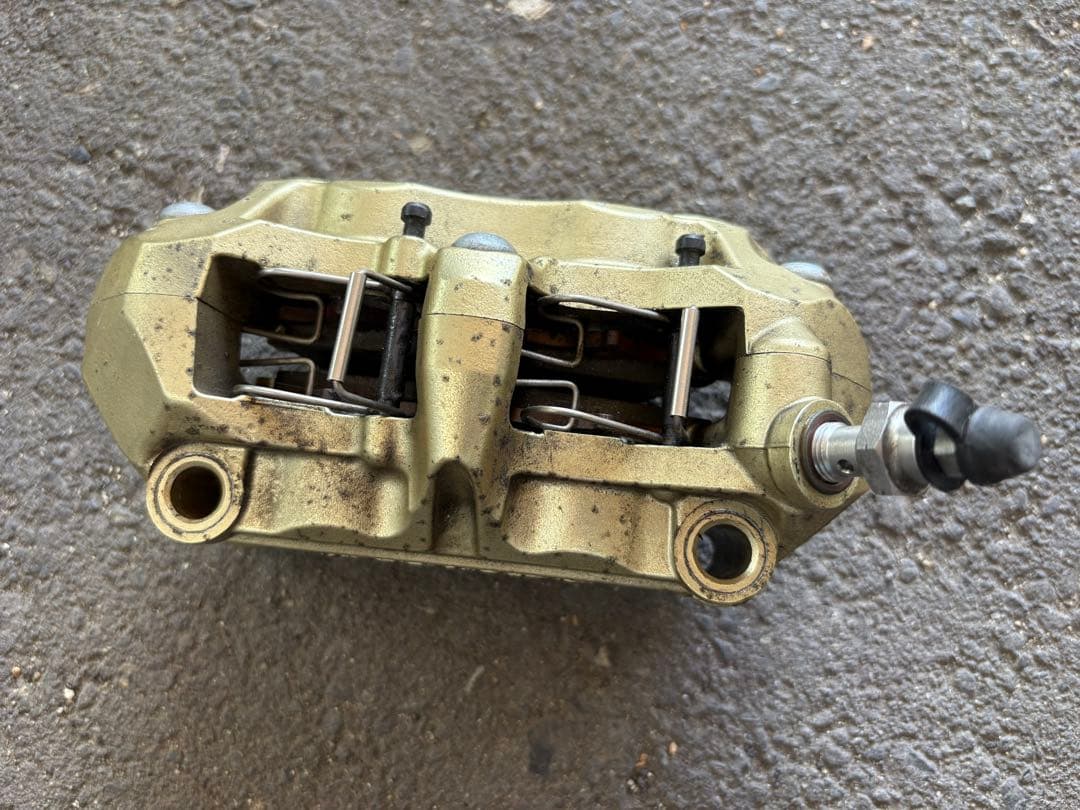 S*y様 ブレンボ　4ポットラジアルマウントキャリパー