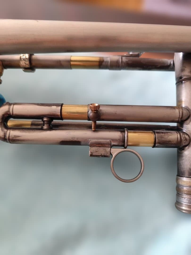 カスタムげB♭トランペット　ラージボア　サテン　彫刻入り　限定値下げ