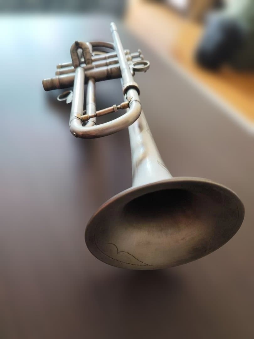 カスタムげB♭トランペット　ラージボア　サテン　彫刻入り　限定値下げ