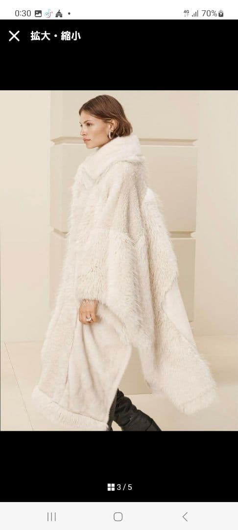 ZARAザラ ホワイトファー風ケープコート