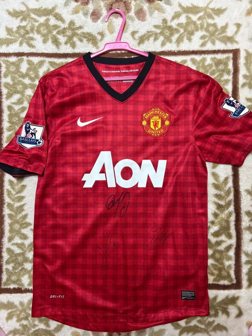 値下げました　サイン入り　マンチェスターユナイテッドユニフォーム