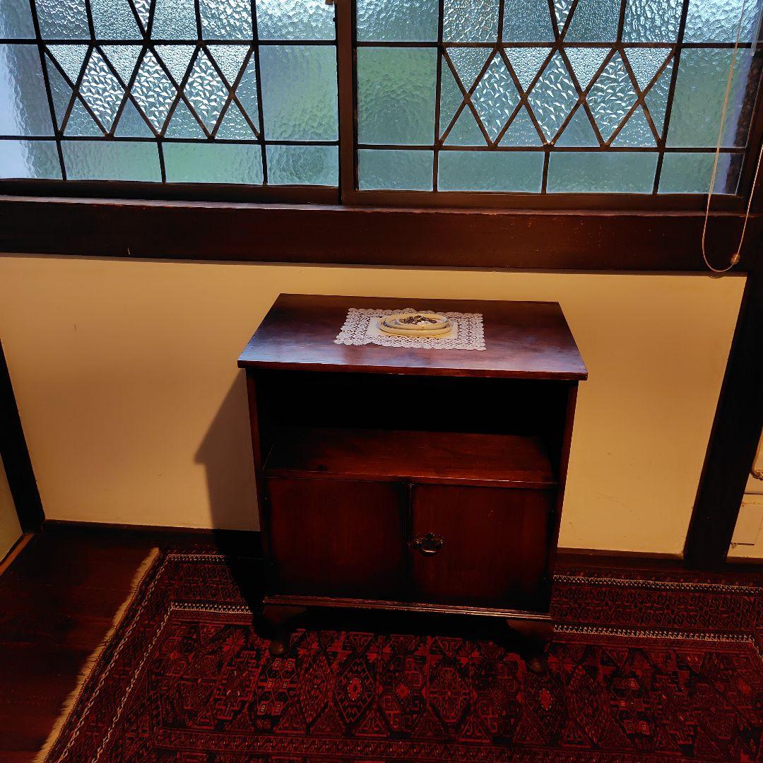 イギリス　ビンテージ　木製キャビネット 収納付き