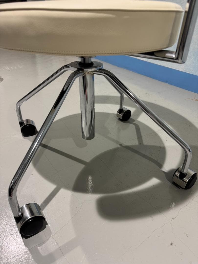 【美品】ラウンドアームチェア　ＤＤ－Ｃ３８０