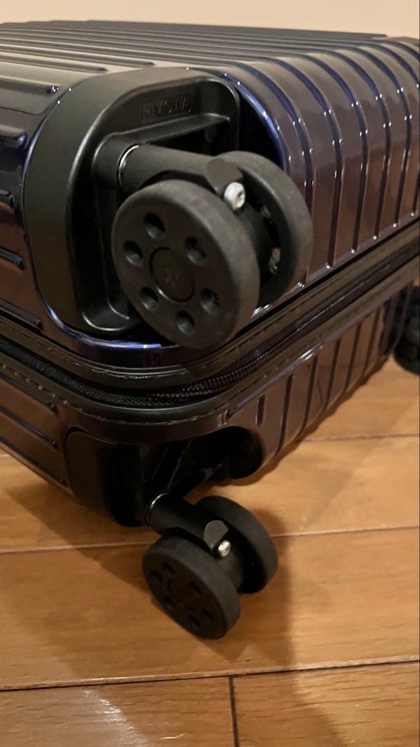 セール☆美品リモワ　エッセンシャル　ライト　19L ネイビー