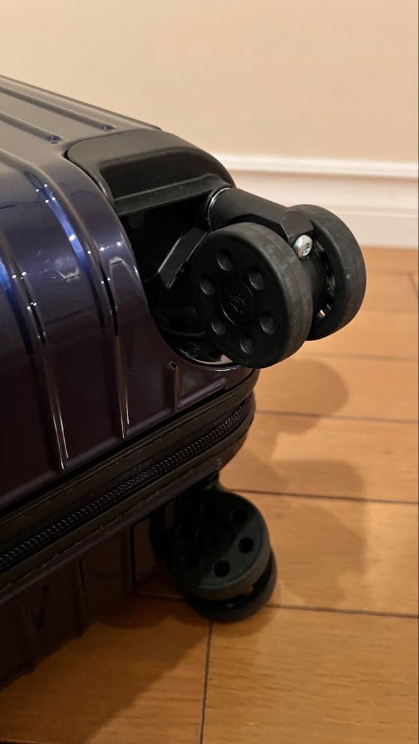 セール☆美品リモワ　エッセンシャル　ライト　19L ネイビー