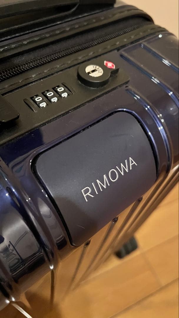 セール☆美品リモワ　エッセンシャル　ライト　19L ネイビー