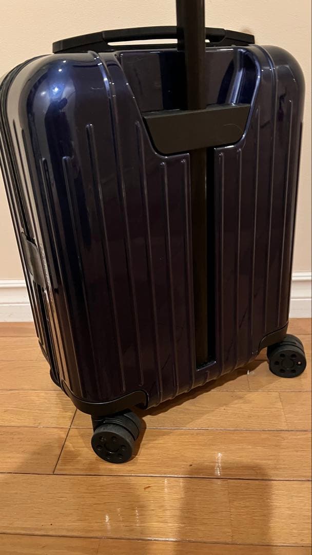 セール☆美品リモワ　エッセンシャル　ライト　19L ネイビー