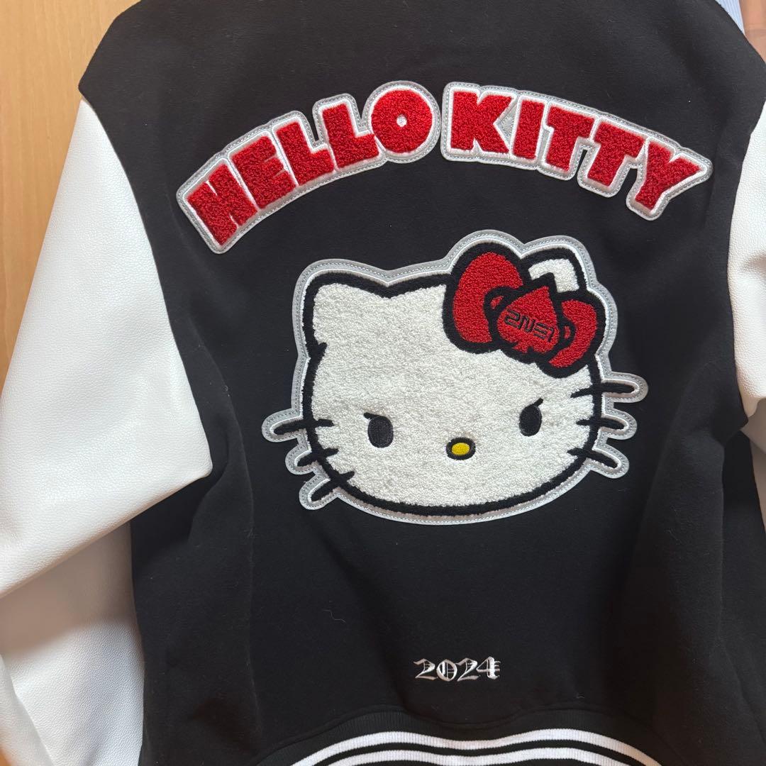 2NE1×HELLO KITTY スタジアムジャンパー