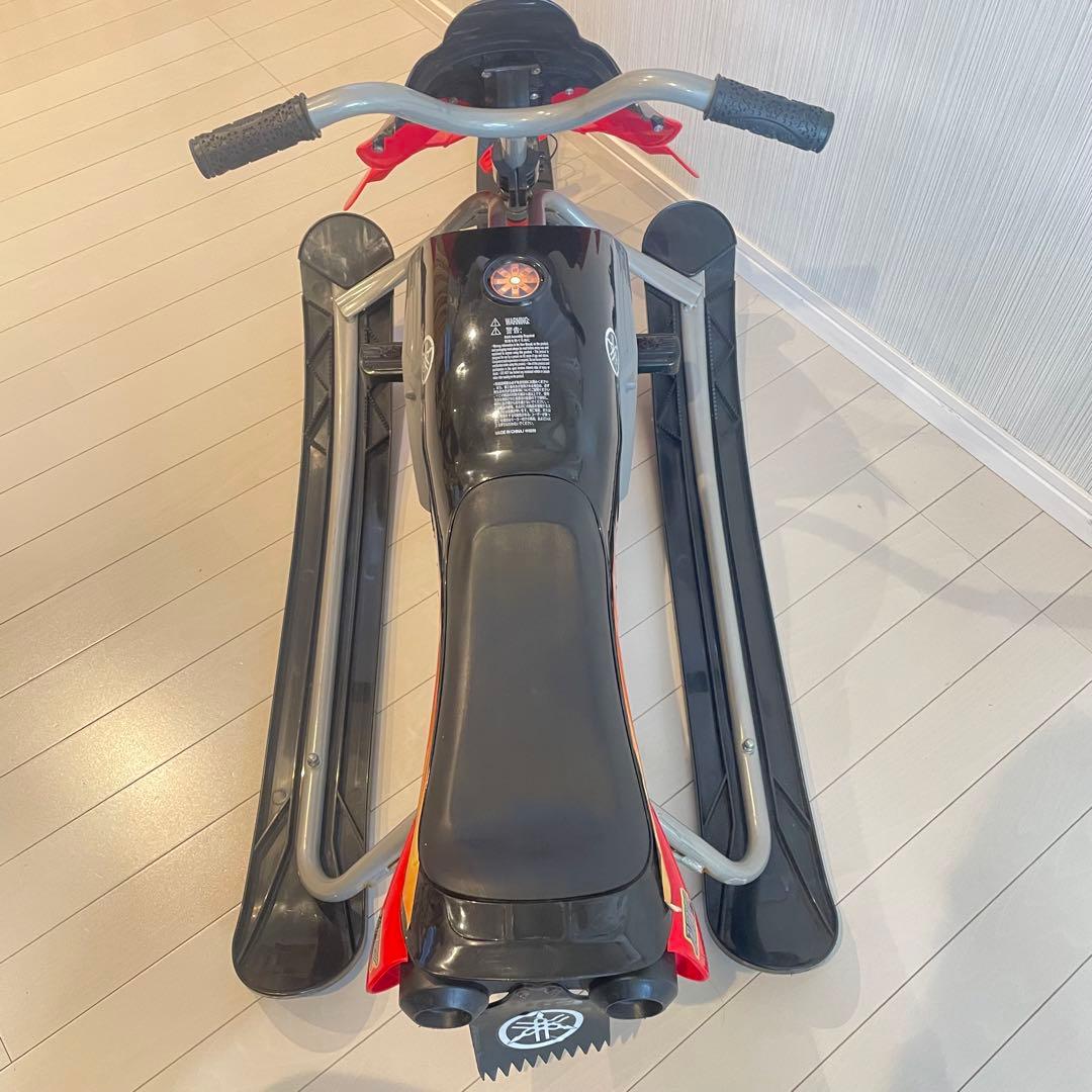 ヤマハ　スノーモービル型　ソリ　レッド　子供用