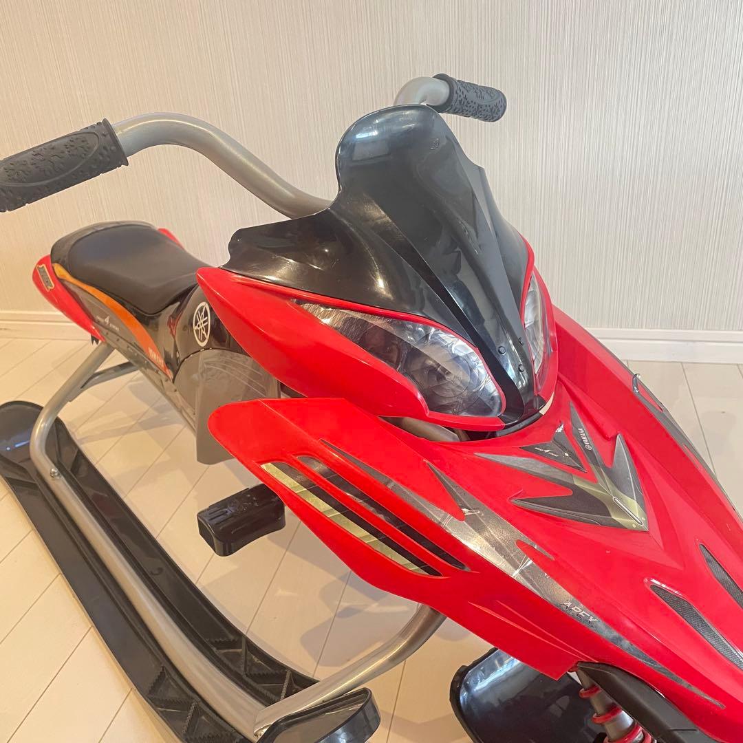 ヤマハ　スノーモービル型　ソリ　レッド　子供用