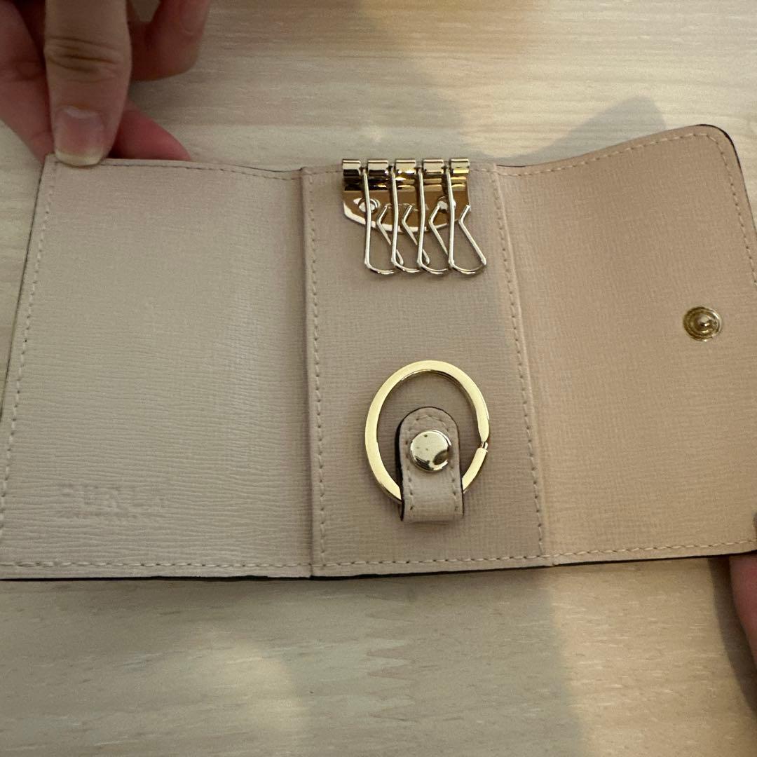 FURLA ピンクベージュ レザー キーケース