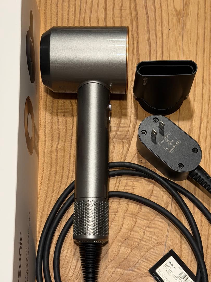 美品　ダイソン ヘアドライヤー ニッケル／コッパー HD08 BNBC