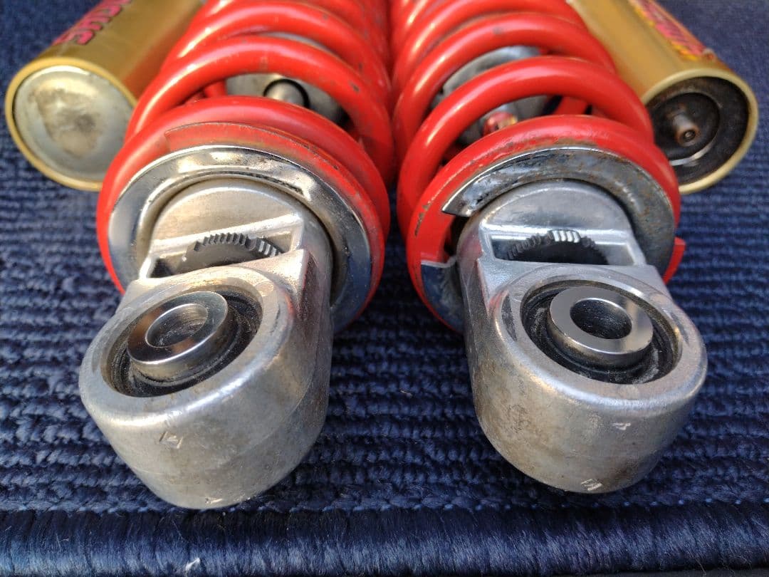 SHOWA サスペンション ショックアブソーバー