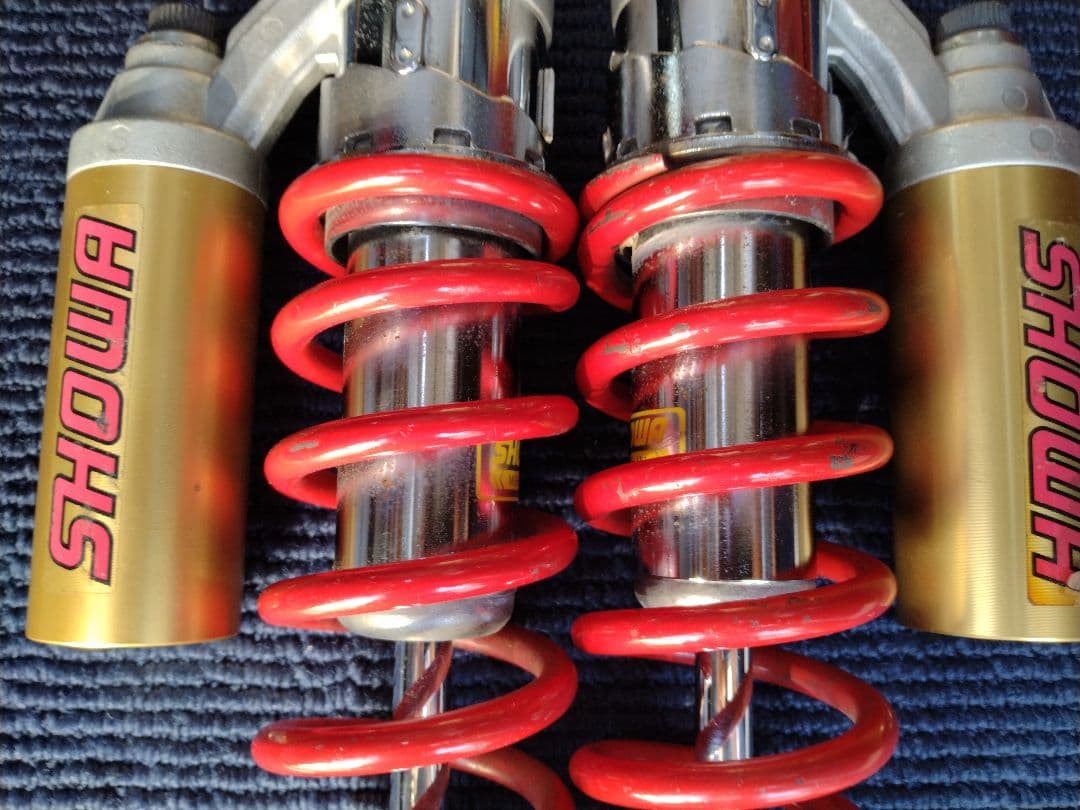 SHOWA サスペンション ショックアブソーバー