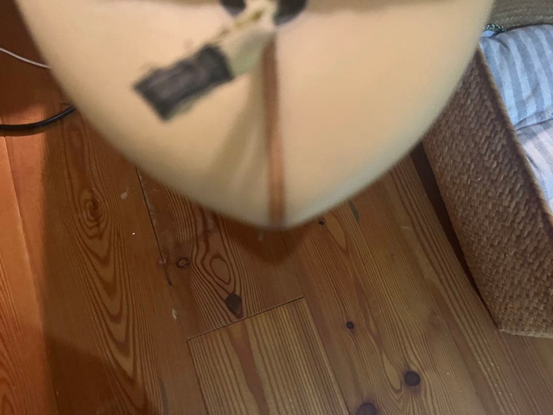 ラスティサーフボードサイズ6.8ぐらい厚み6センチ幅43ぐらいです