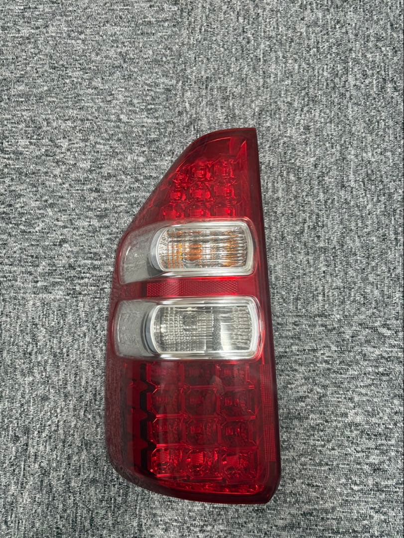 70系ノア　後期型　テールランプ