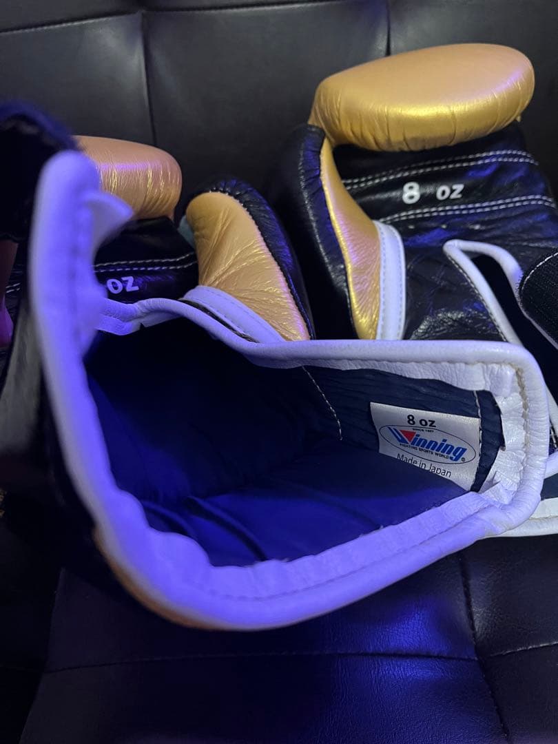 新品未使用 Winning ボクシンググローブ 8oz ゴールド/ブラック