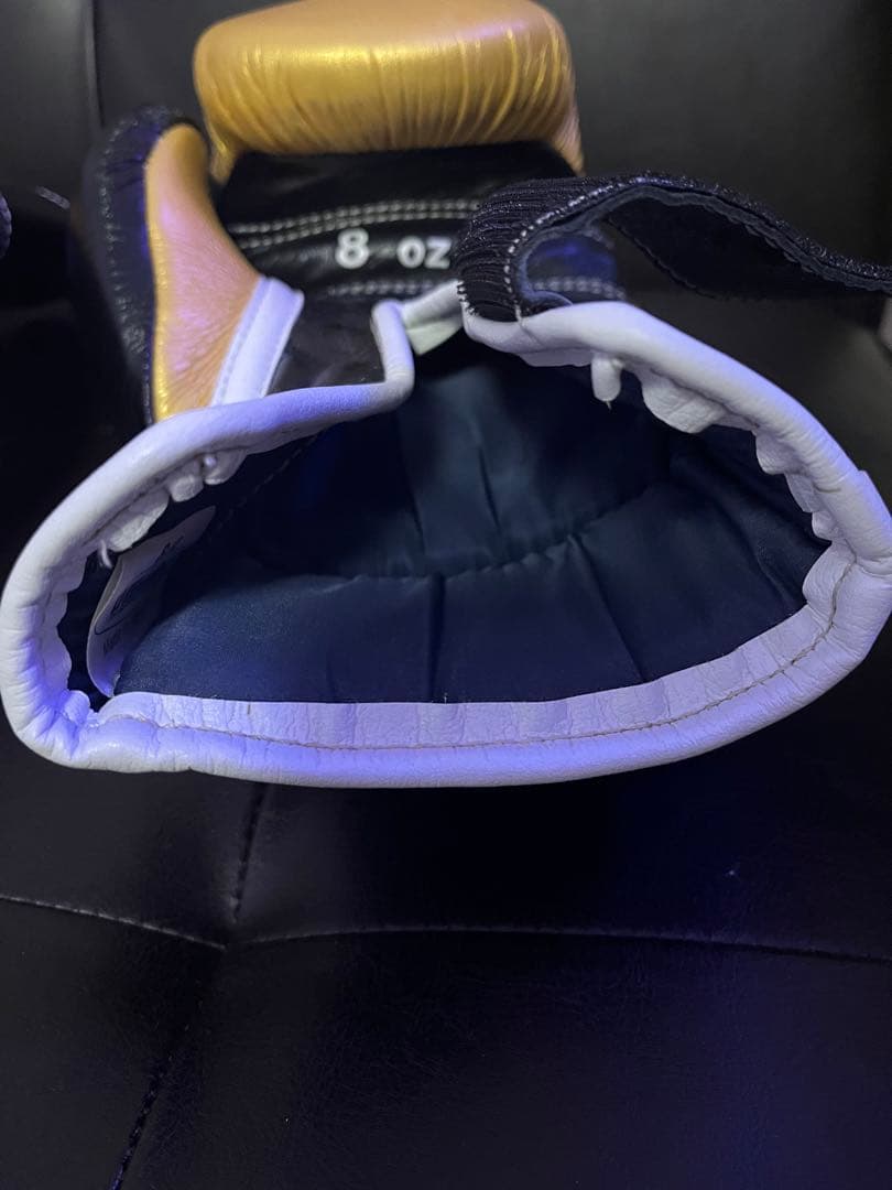 新品未使用 Winning ボクシンググローブ 8oz ゴールド/ブラック