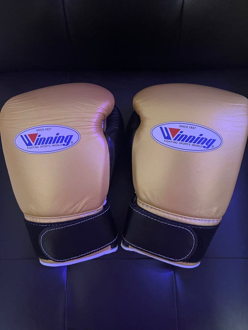 新品未使用 Winning ボクシンググローブ 8oz ゴールド/ブラック