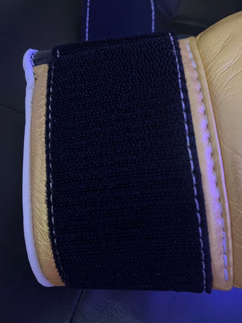 新品未使用 Winning ボクシンググローブ 8oz ゴールド/ブラック