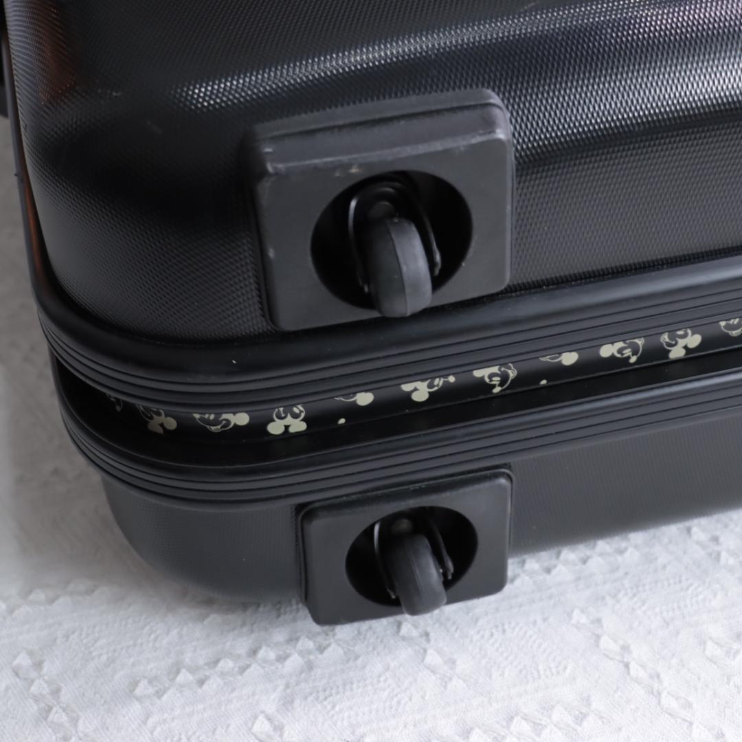 希少！特大サイズ！ミッキーマウス　スーツケース　キャリーバッグ 軽量カーボン素材