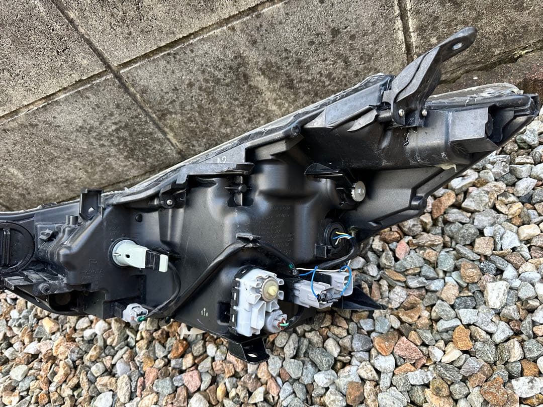 プリウスα US仕様 LEDヘッドライト