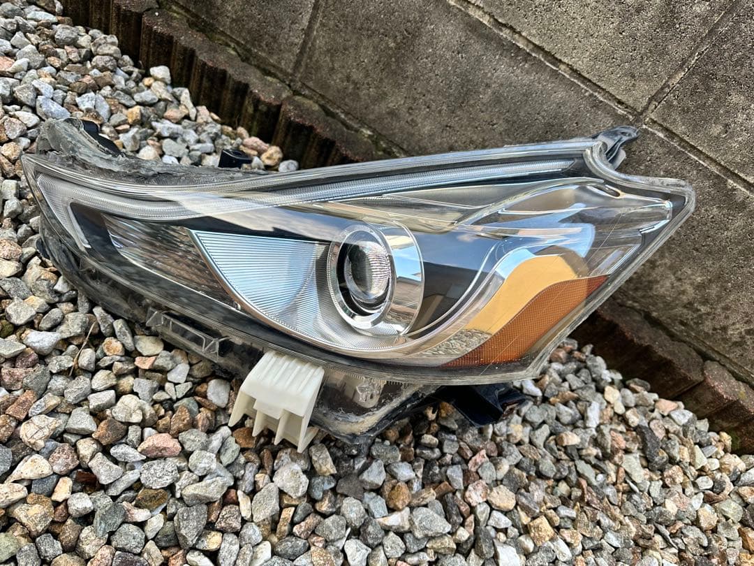 プリウスα US仕様 LEDヘッドライト