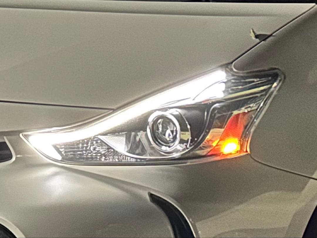 プリウスα US仕様 LEDヘッドライト