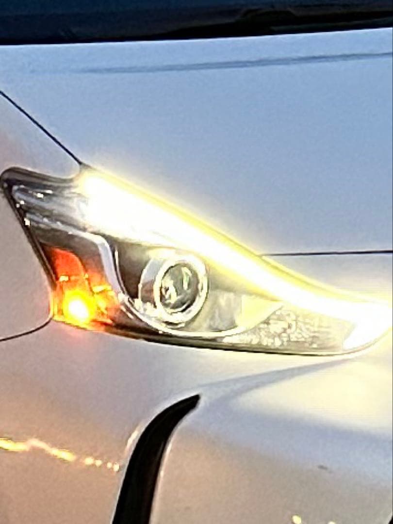 プリウスα US仕様 LEDヘッドライト