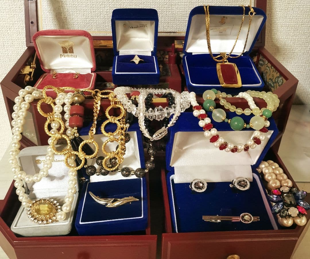 遺品整理 大量アクセサリー 刻印 指輪 金色 喜平 天然石 ブローチ