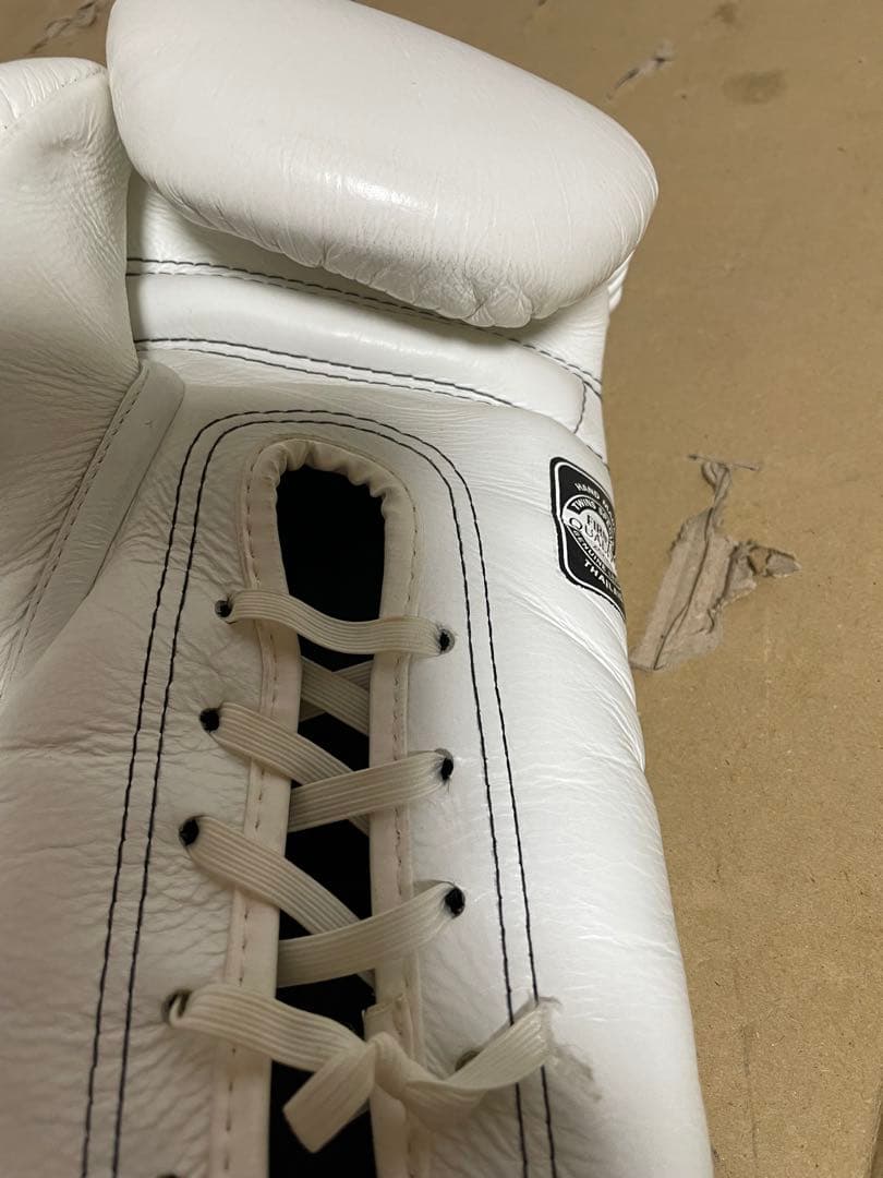 TWINS SPECIAL ボクシンググローブ　 8oz 紐式　本革　ホワイト