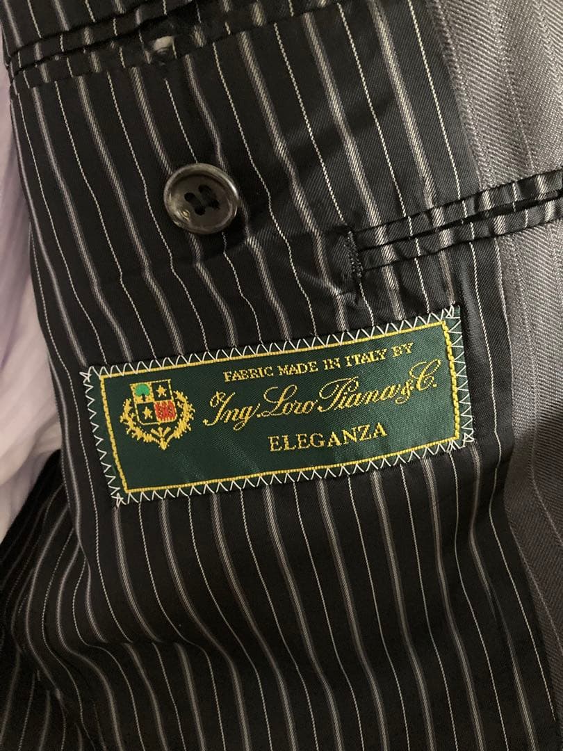 【美品】週末値下げ価格❗️ロロピアーナ　スリーピース　グレーストライプスーツ