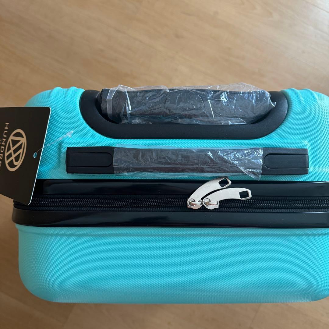 新品タグ付き機内持ち込みスーツケース