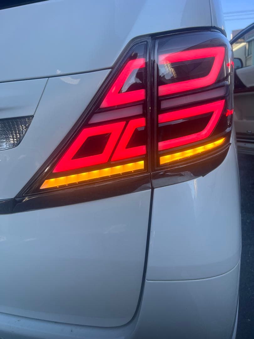 20ヴェルファイア　テールランプ