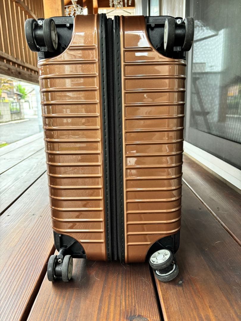 リモワ　サルサエアー　84L 4輪 スーツケース