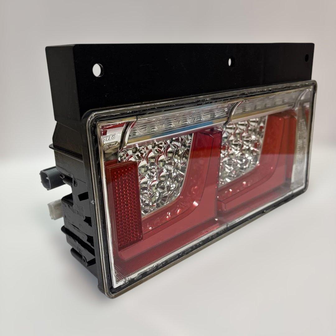 NO.36 小糸 トラック用4t 10t ノーマルタイプ（運転席側）右R