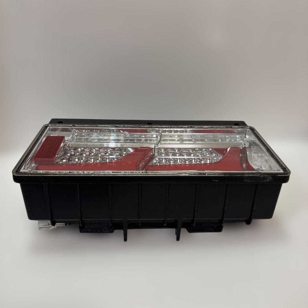 NO.36 小糸 トラック用4t 10t ノーマルタイプ（運転席側）右R