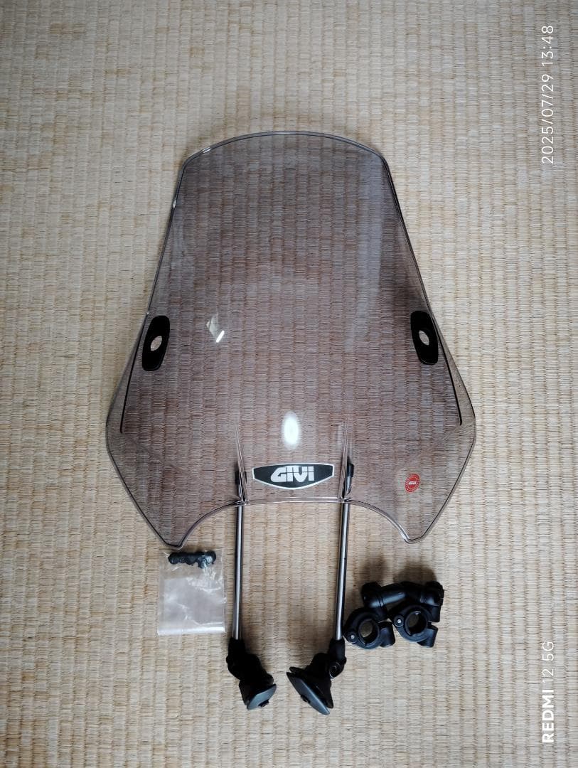 GIVI 中型ウィンドスクリーン A660