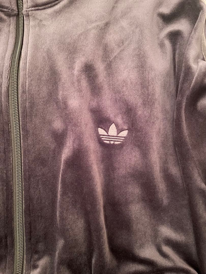 adidas ベロアトラックトップ　2026新作