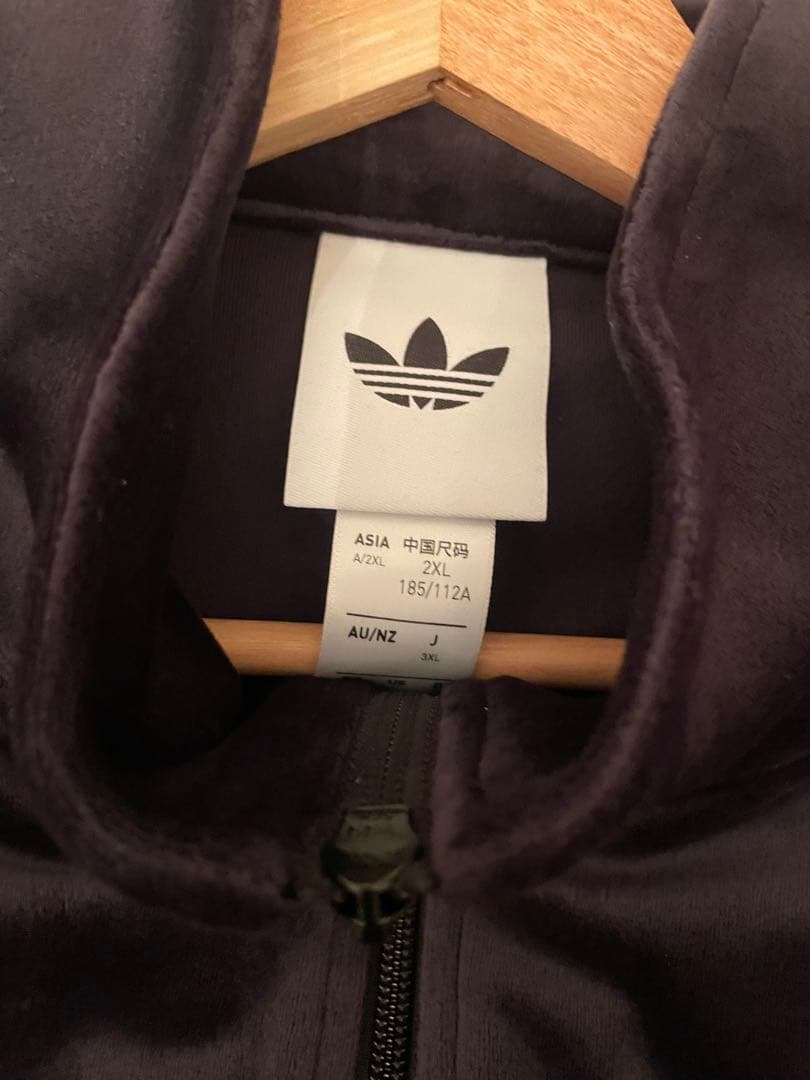 adidas ベロアトラックトップ　2026新作