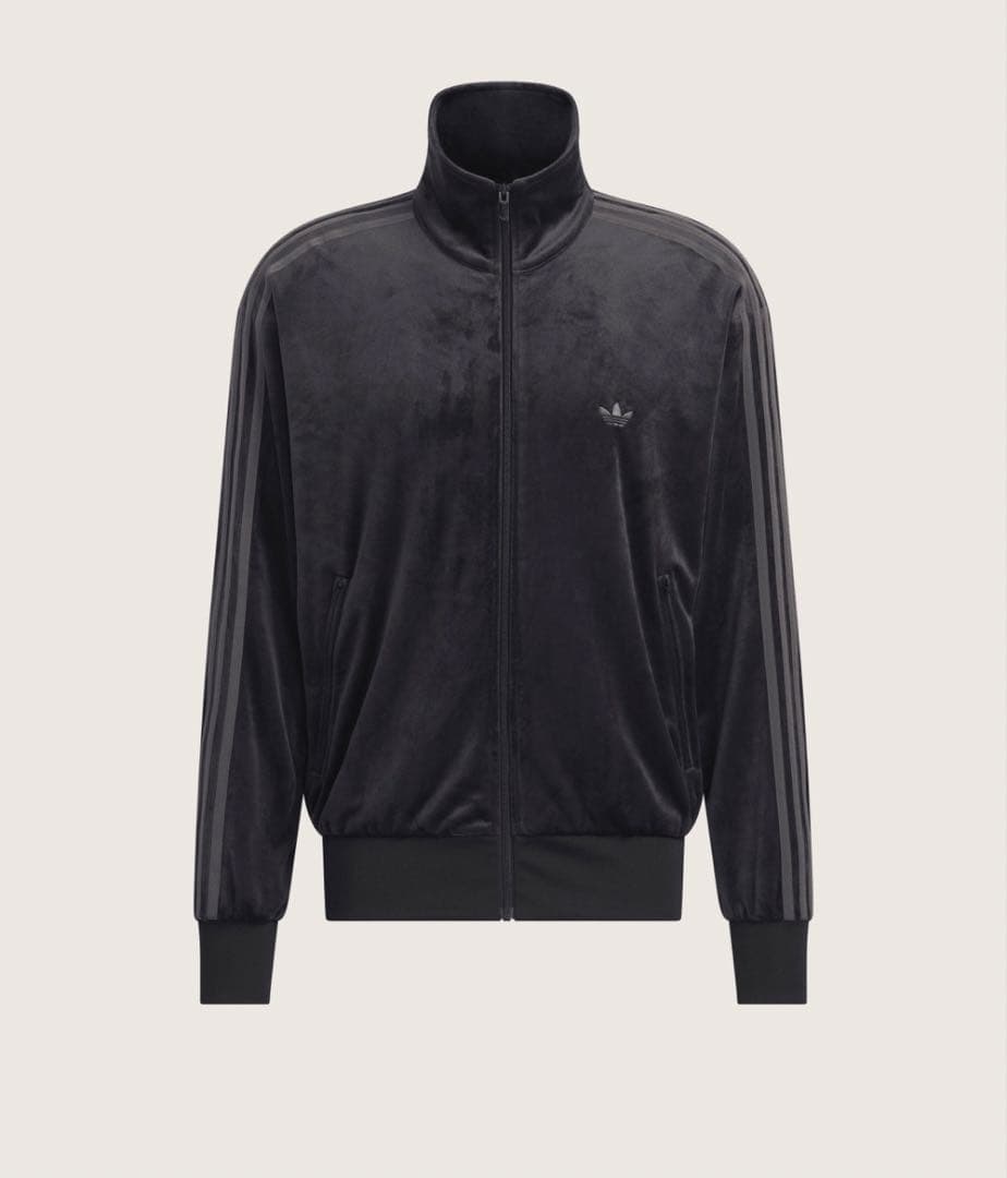 adidas ベロアトラックトップ　2026新作