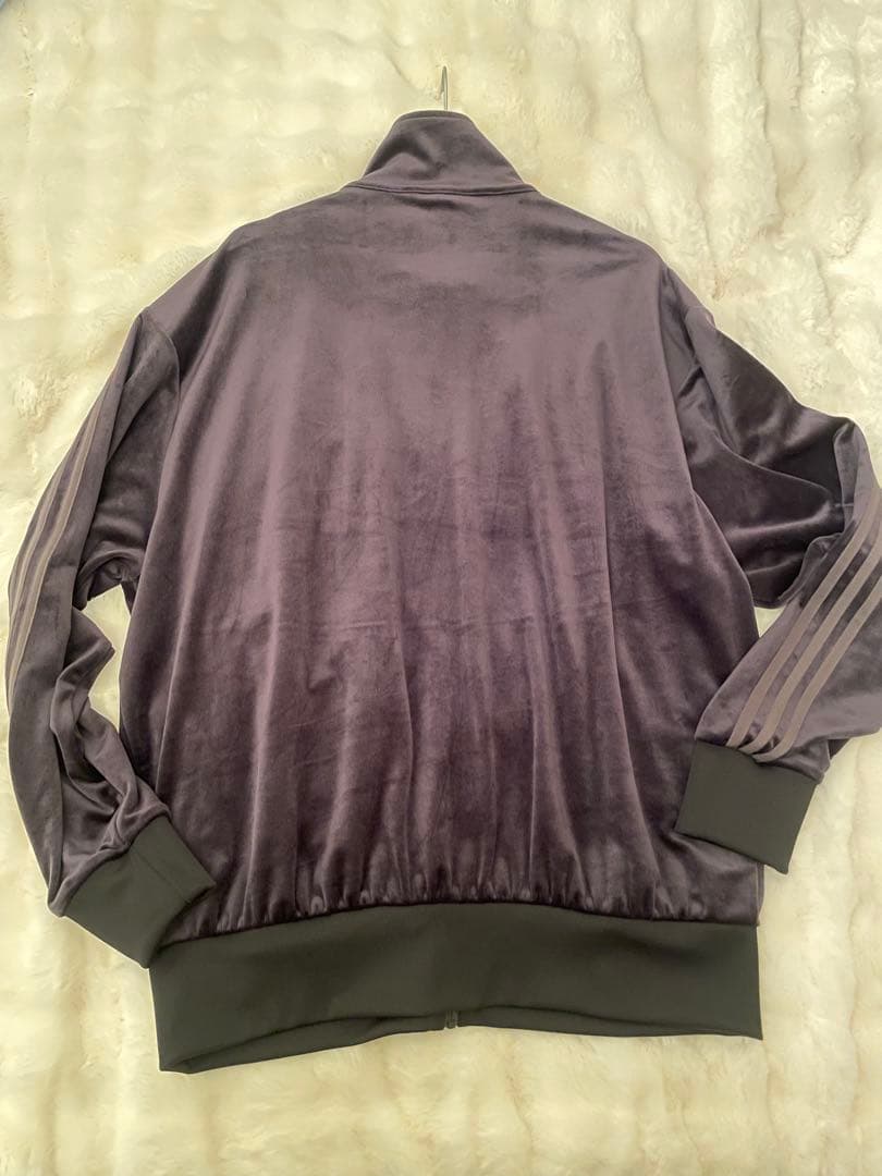 adidas ベロアトラックトップ　2026新作