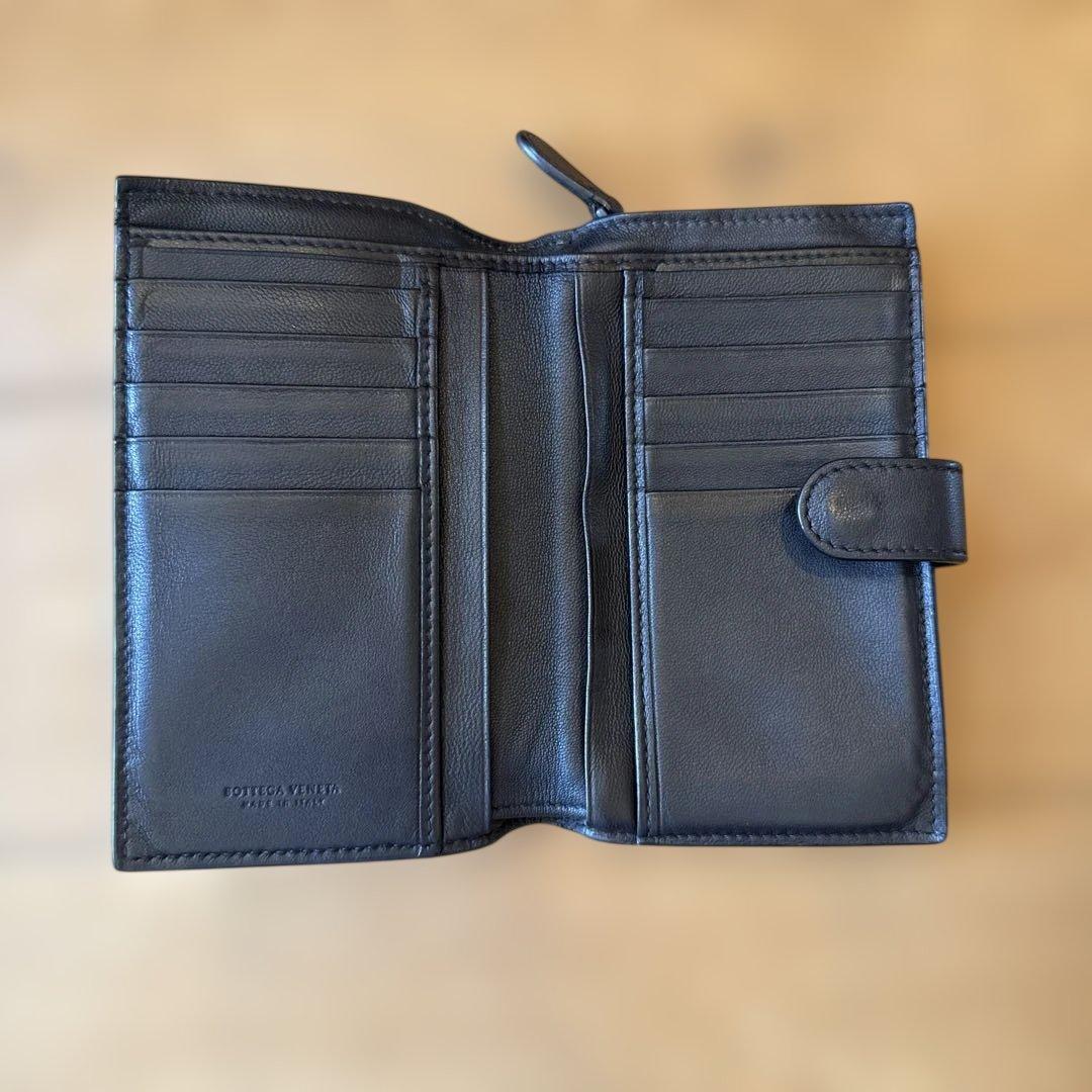 ボッテガべネタ　黒 レザー 二つ折り財布