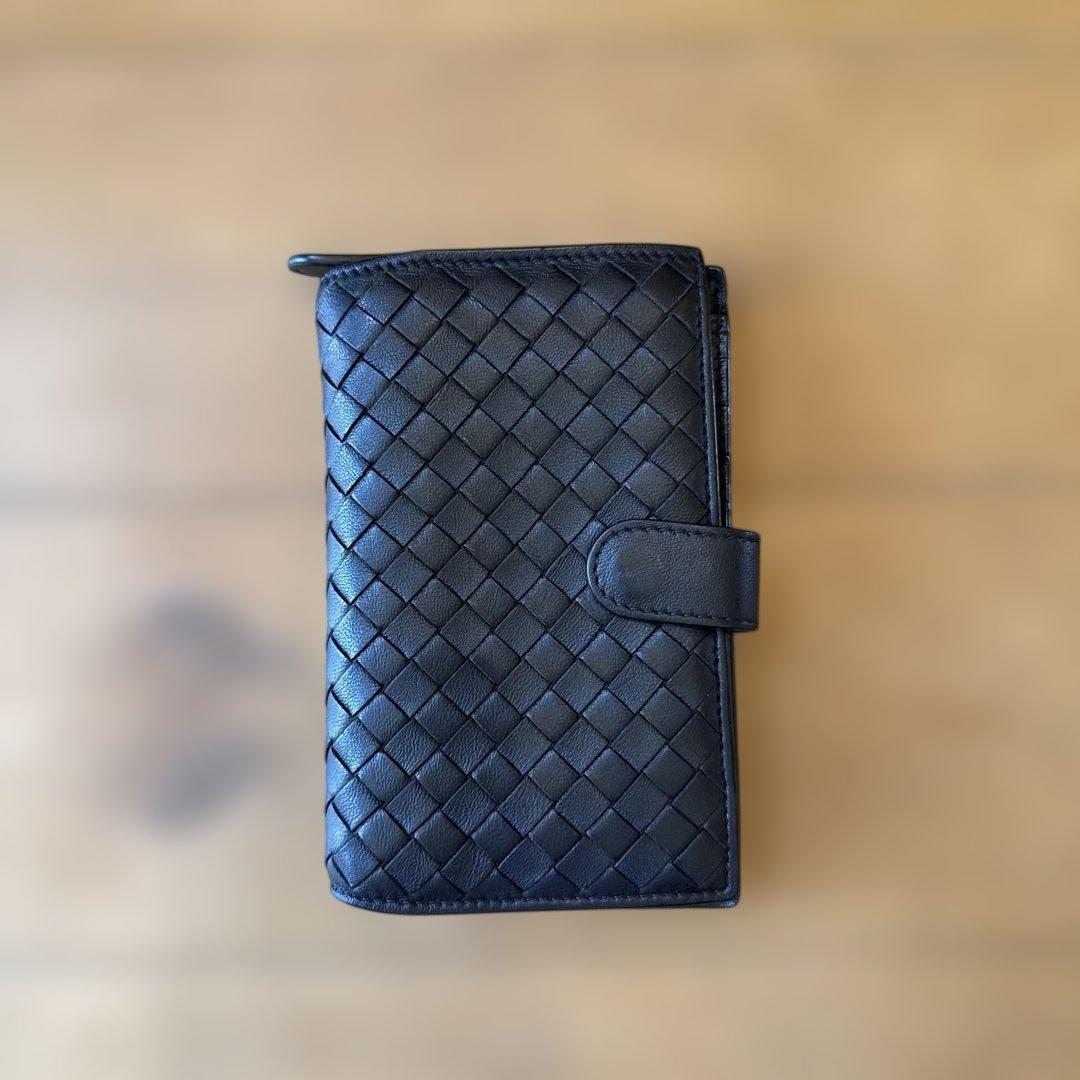 ボッテガべネタ　黒 レザー 二つ折り財布