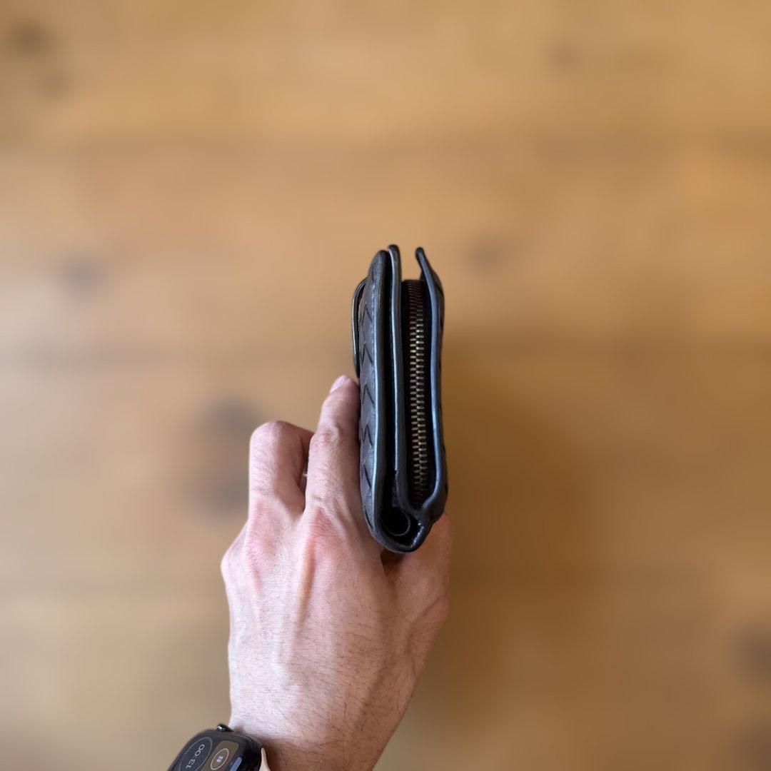 ボッテガべネタ　黒 レザー 二つ折り財布