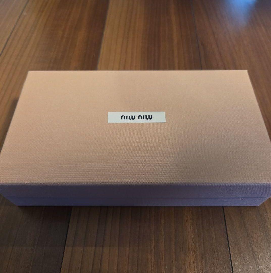 MIU MIU　ミュウミュウ　長財布　新品　未使用　黒　マトラッセ　ジップ