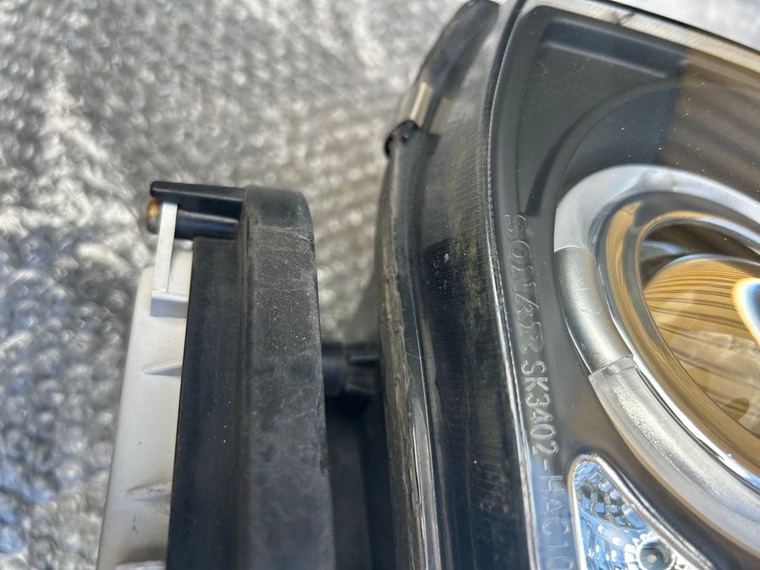 ひ*ろ様 ハイエース3型　ヘッドライト中古品