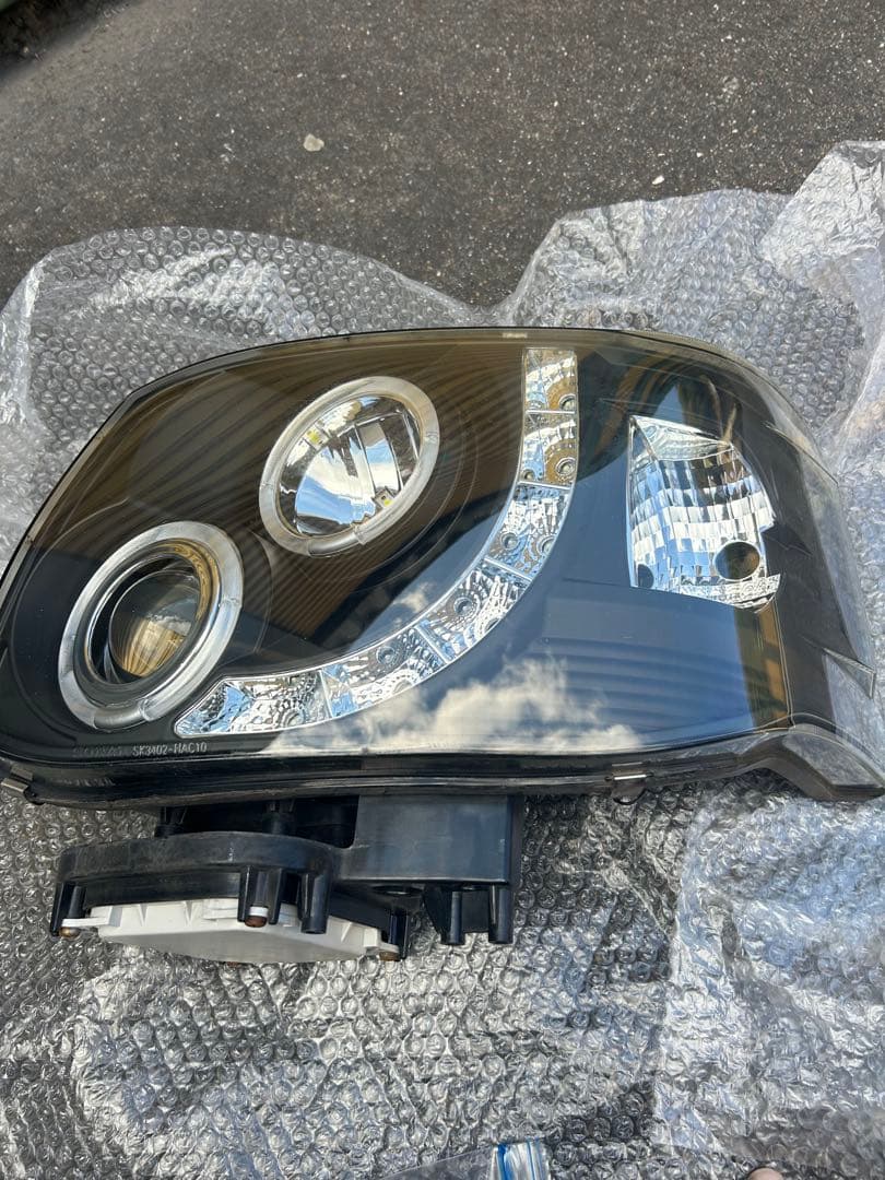 ひ*ろ様 ハイエース3型　ヘッドライト中古品