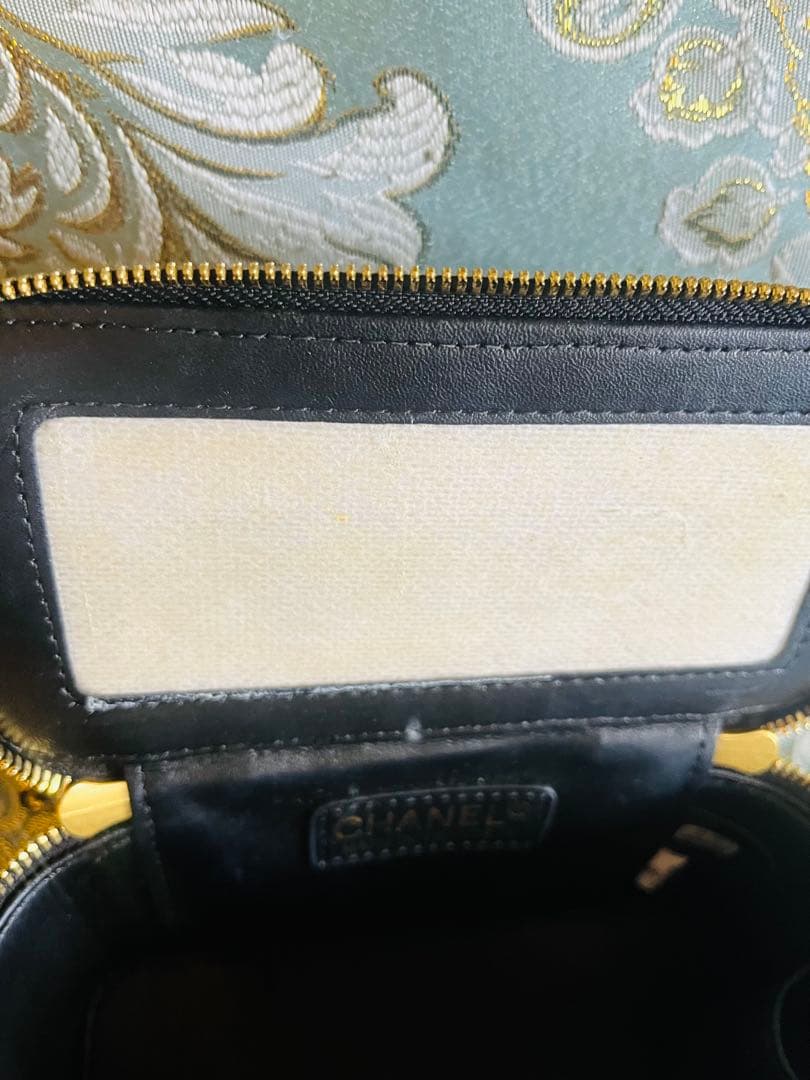 黒キルティングバニティチェーンバッグ